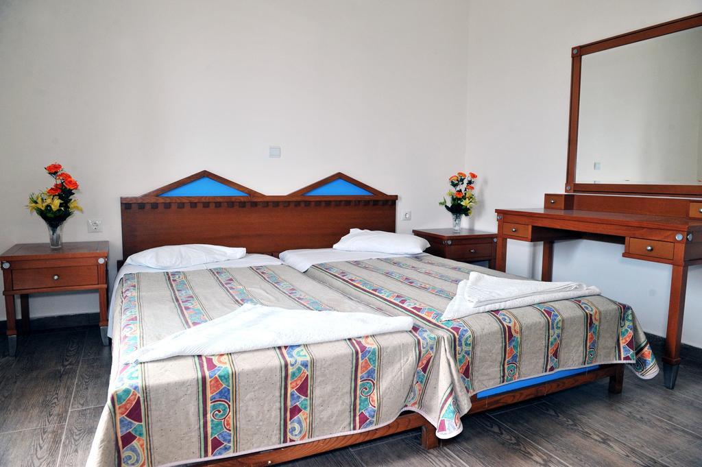 Tigaki Hollywood Suites מראה חיצוני תמונה