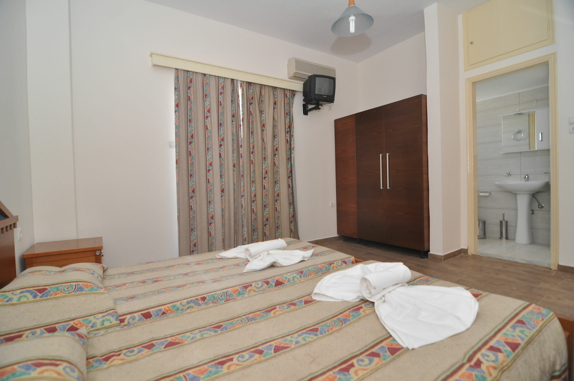 Tigaki Hollywood Suites מראה חיצוני תמונה