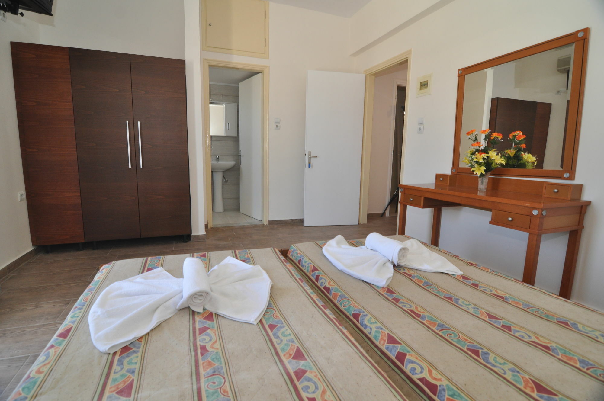 Tigaki Hollywood Suites מראה חיצוני תמונה